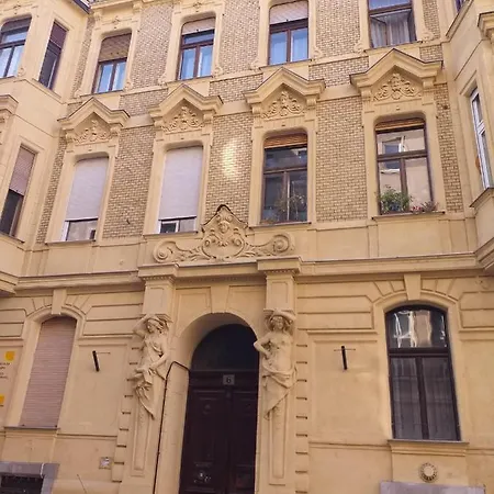 Sweet In The Center Of The City, - It's Only Yours With Two Bedrooms, 1 Price For 3 *